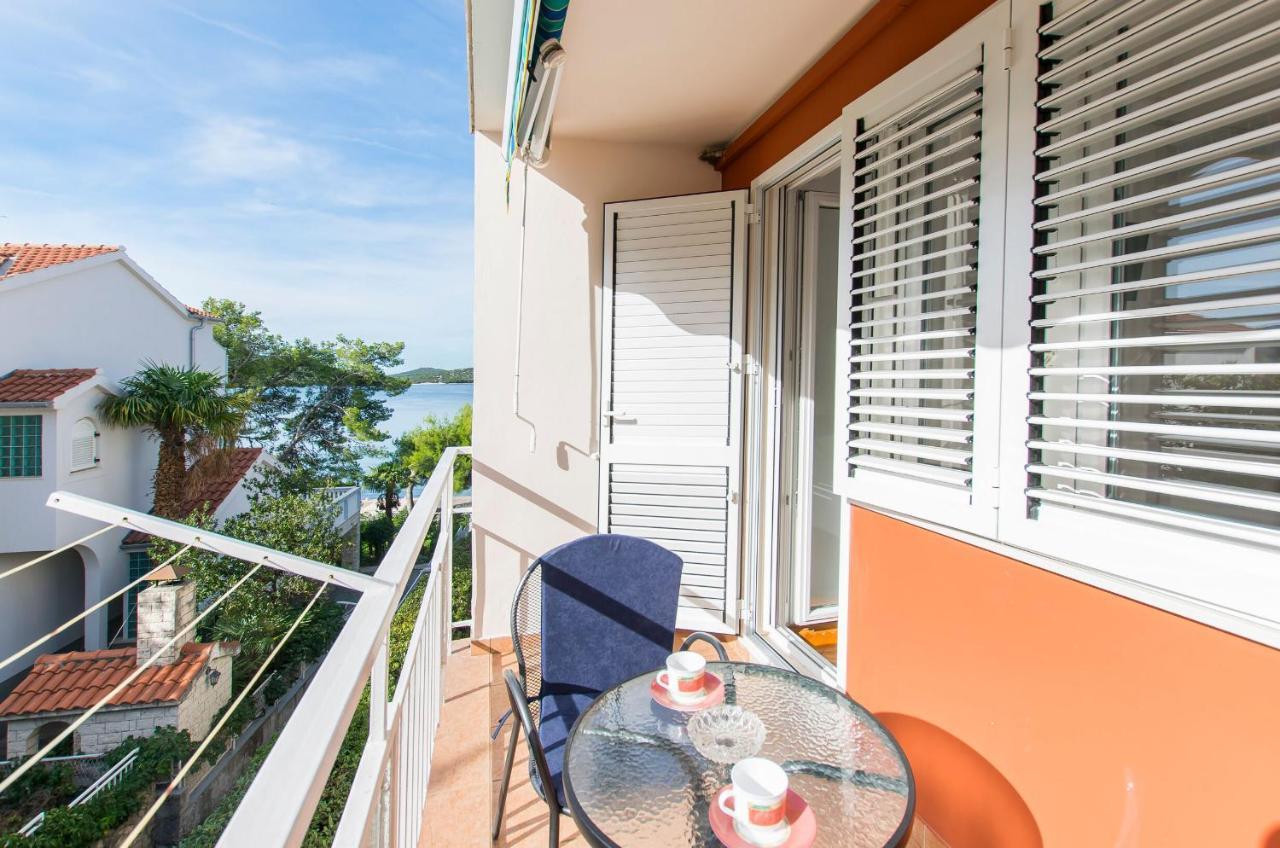 Apartment And Rooms Franka Zaboric Esterno foto
