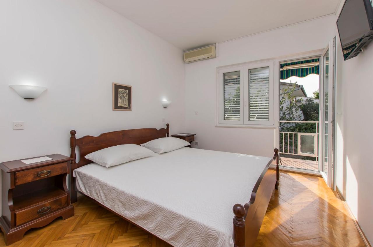 Apartment And Rooms Franka Zaboric Esterno foto