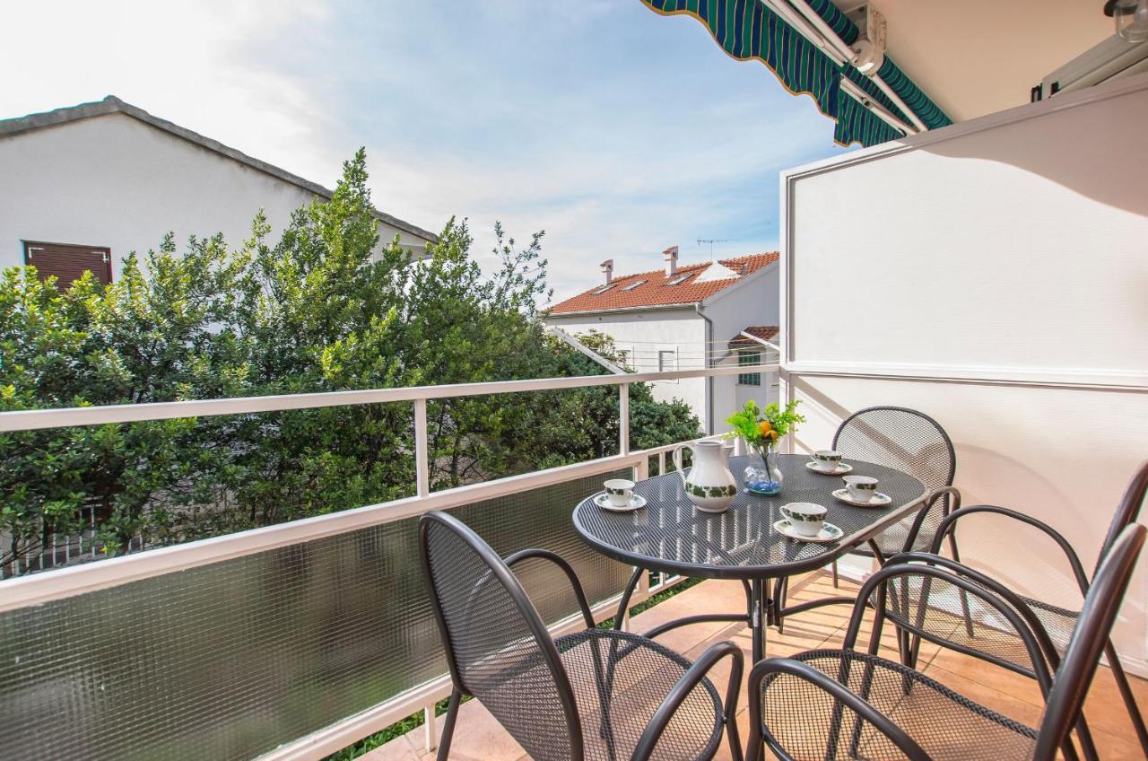 Apartment And Rooms Franka Zaboric Esterno foto