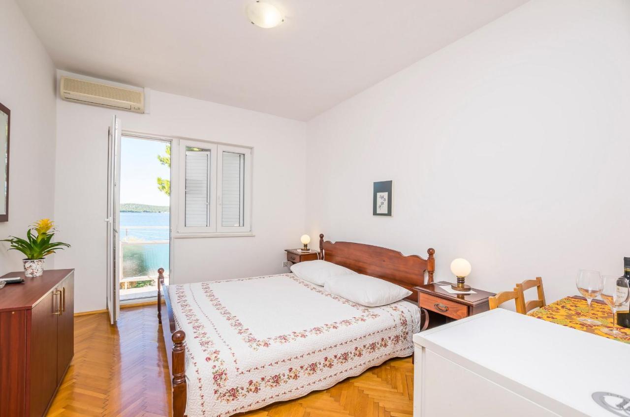 Apartment And Rooms Franka Zaboric Esterno foto