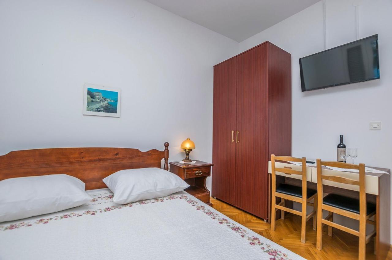 Apartment And Rooms Franka Zaboric Esterno foto